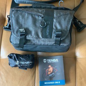 Tenba Messenger DNA 8 Camera/iPad Bag in Graphite - Like New